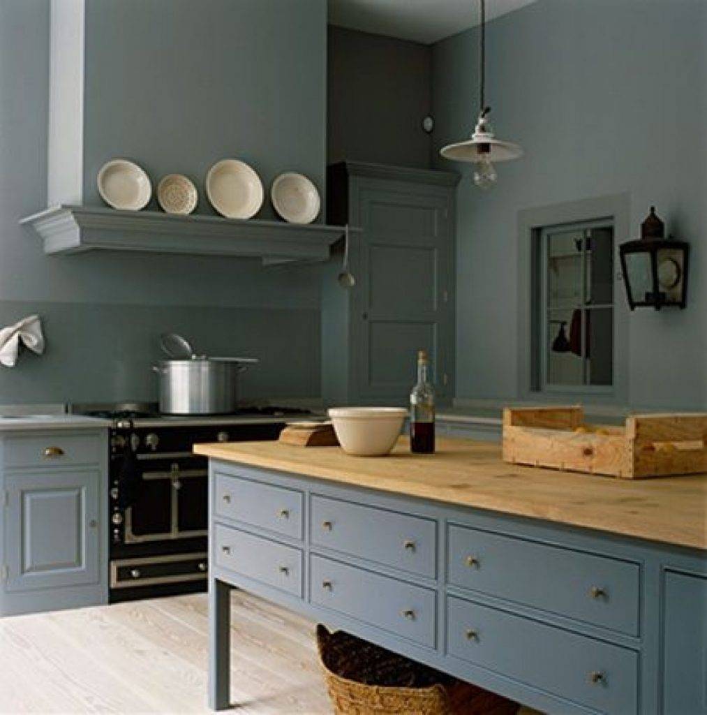 Чем можно покрасить кухню. Крашеные стены на кухне. Интерьер кухни краской. Модный интерьер кухни. Покрасить кухню.