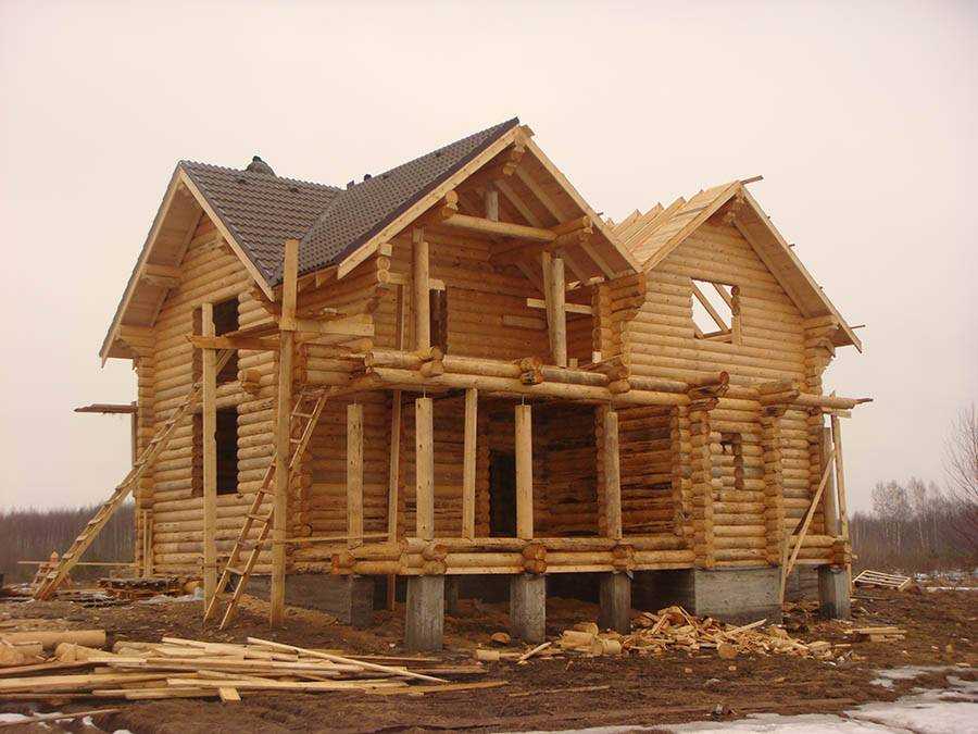 1 этап строительства дома. Дом из бревна. Деревянные постройки. Деревянное домостроение. Коттедж из бревна.