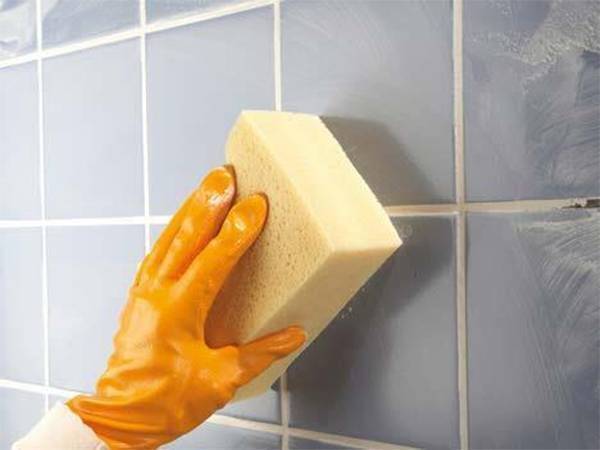 Как очистить плитку в ванной от мыльного и известкового налета, от грибка