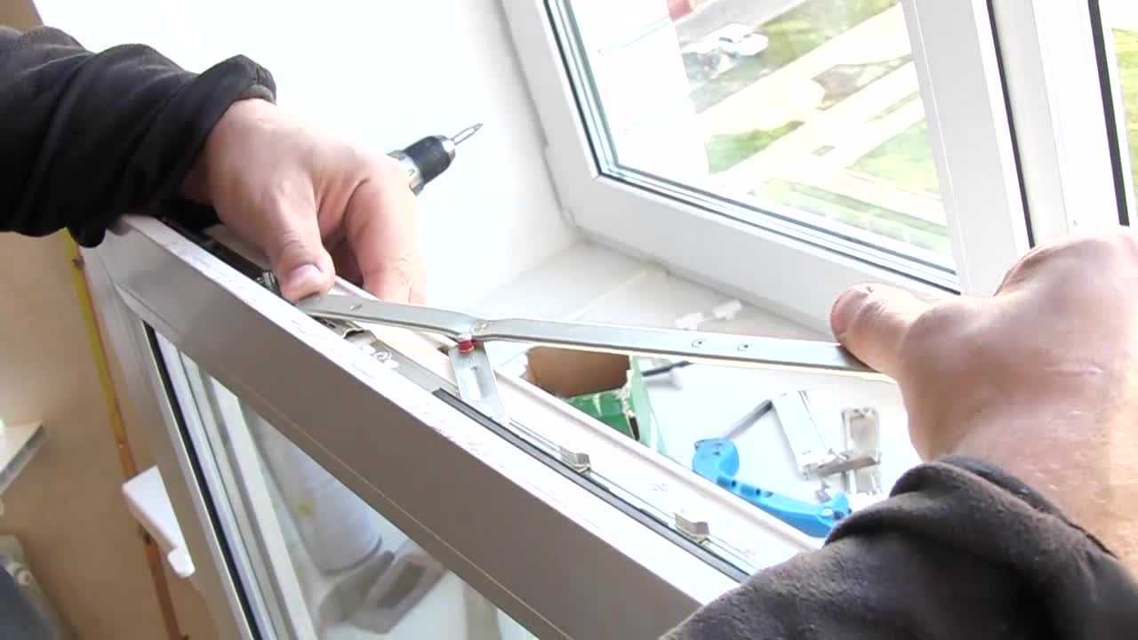 Как снять створку с пластикового окна