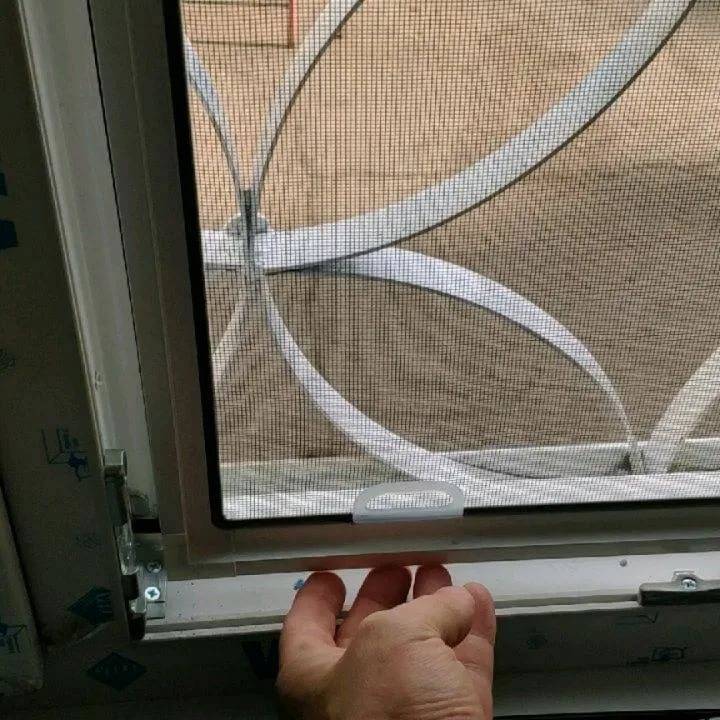 Установка москитных сеток на окна спб