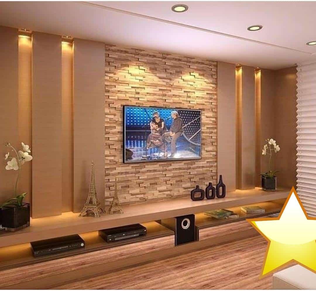 оформление стены в гостиной с телевизором и полками