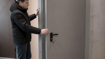Однопольные противопожарные двери как выбрать