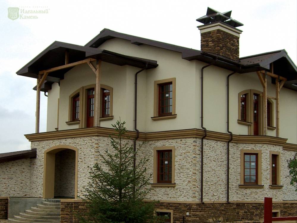 Красивый фасад дома — фото частных домов отделанных декоративной штукатуркой