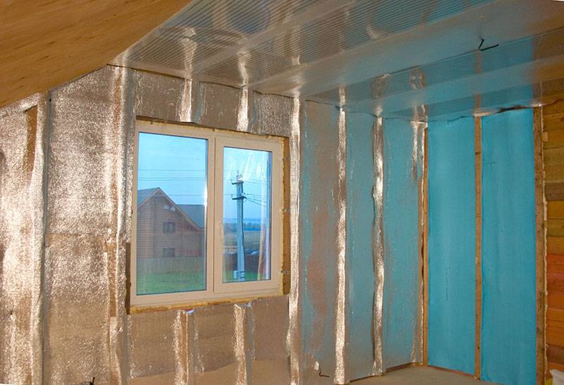 Технология утепления потолка изнутри в частном доме фольгированным утеплителем