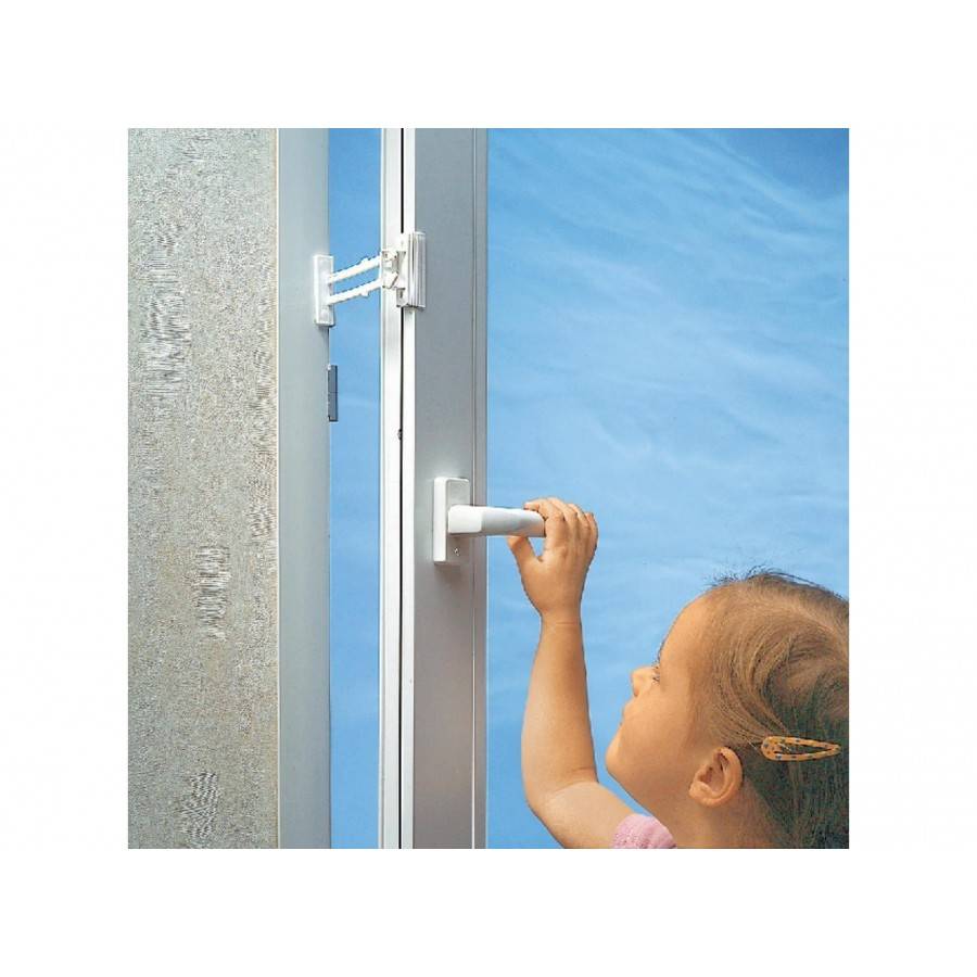 Как правильно выбрать безопасное окно в детскую комнату