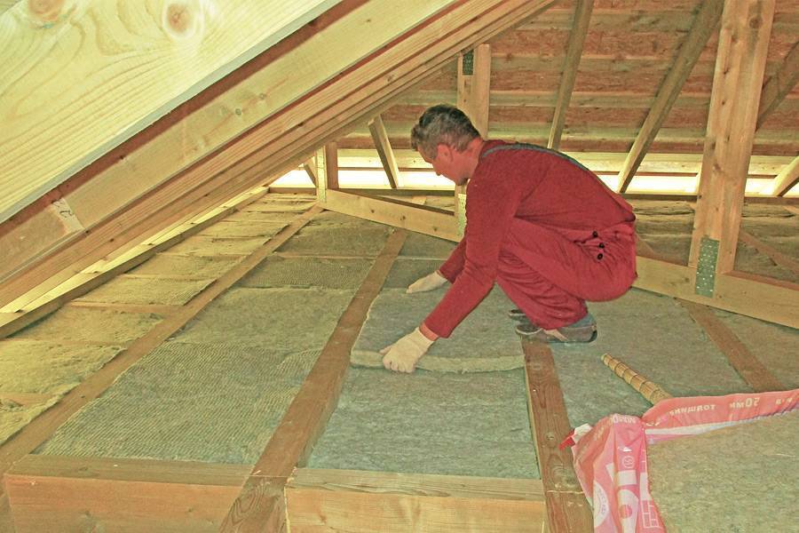 Чем утеплить потолок в частном доме: обзор популярных теплоизоляционных материалов