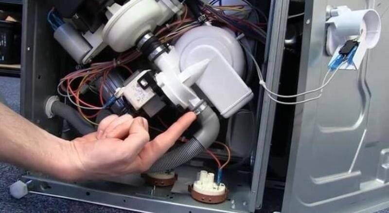Ремонт посудомоечных машин hotpoint-ariston: lsf 723, своими руками, что делать на дому, не греет воду, течет