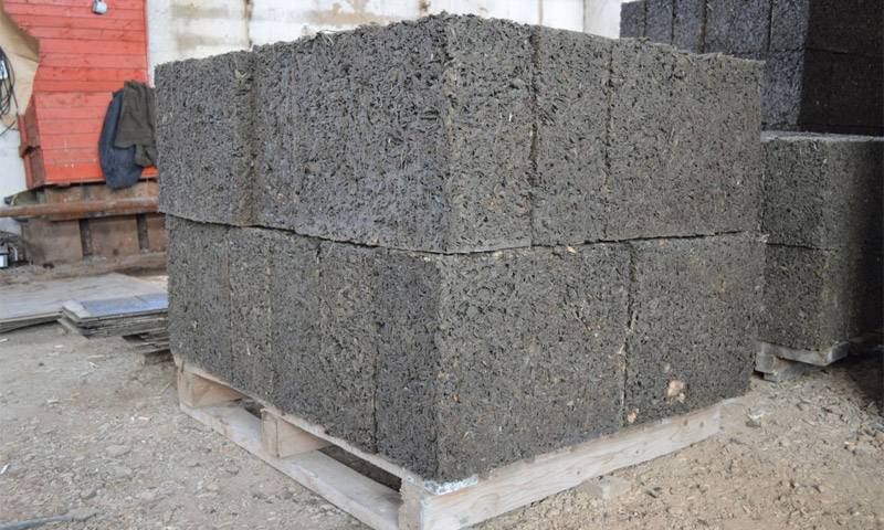Опилкобетонные блоки. Цементно-опилочные блоки. Цементно-стружечные блоки для возведения стен. Блоки из опилкобетона.