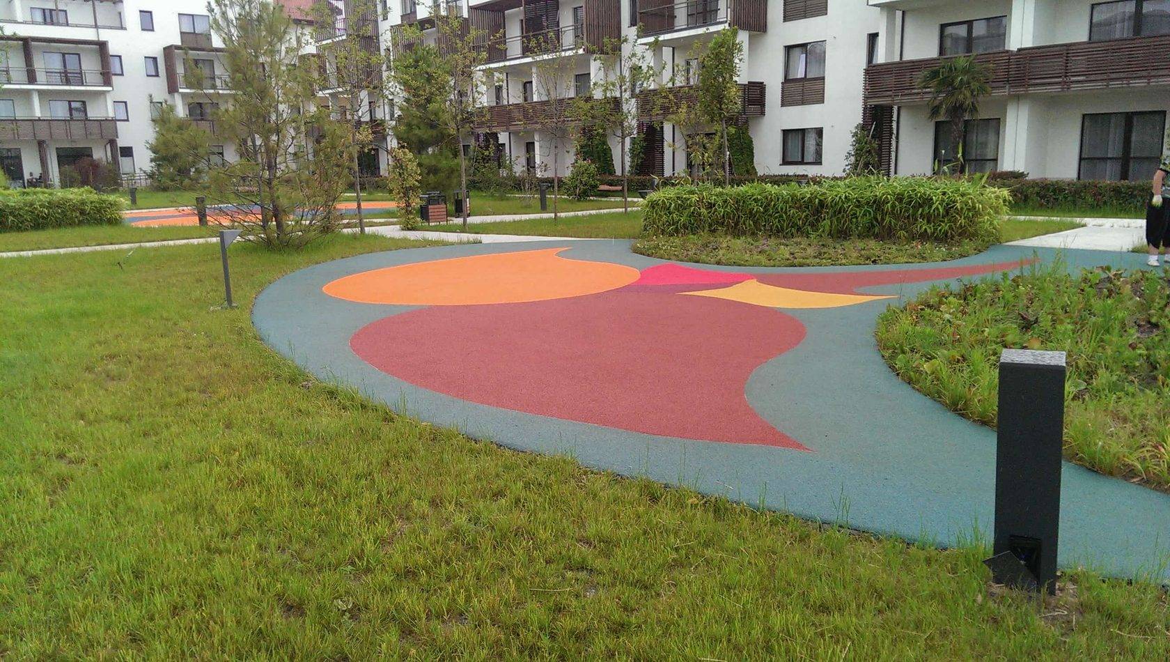 Безопасное покрытие для детских площадок вместо асфальта