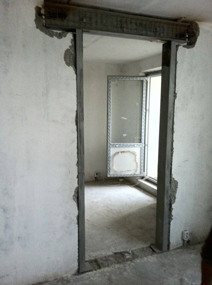 Проемы в несущих стенах для прохода: как сделать дверной проем в бетонной, кирпичной стене панельного или частного дома, пробивка под дверь и устройство капитальной стены