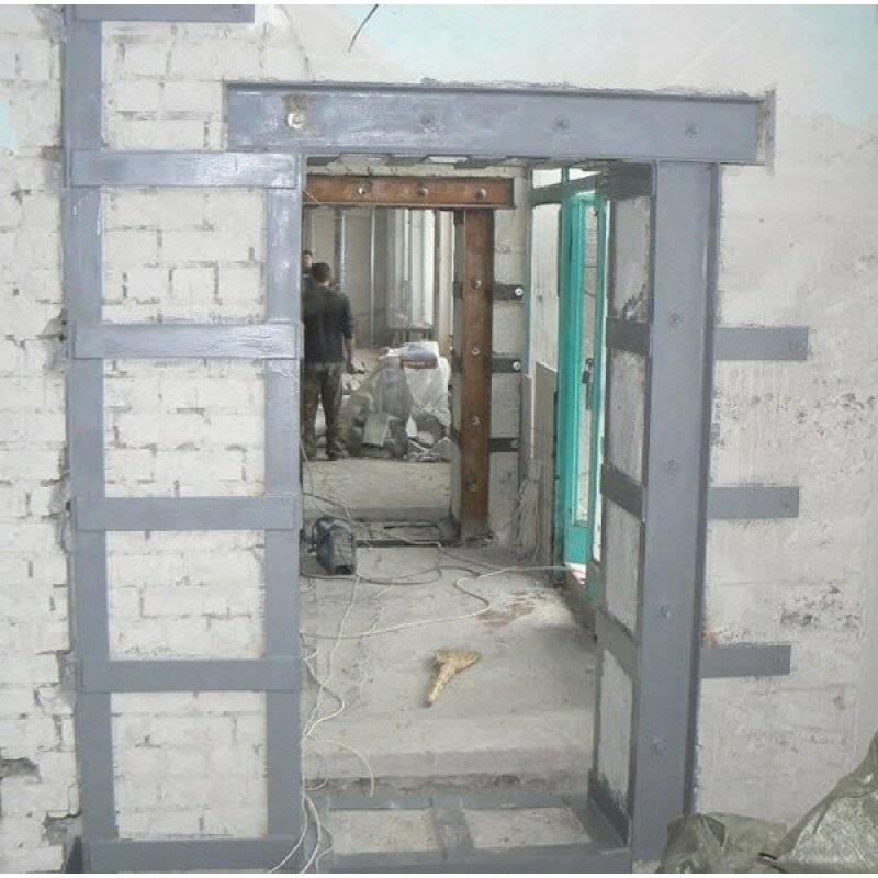 Методы резки дверных проёмов в стенах из разных материалов