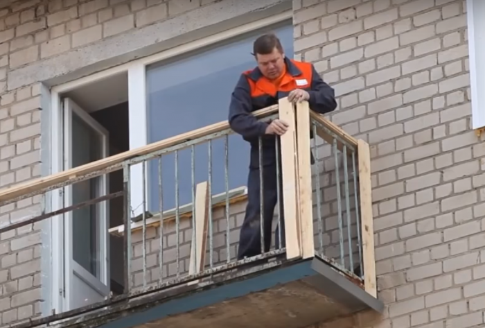 Как обшить балкон сайдингом своими руками. пошаговый процесс с фото и видео