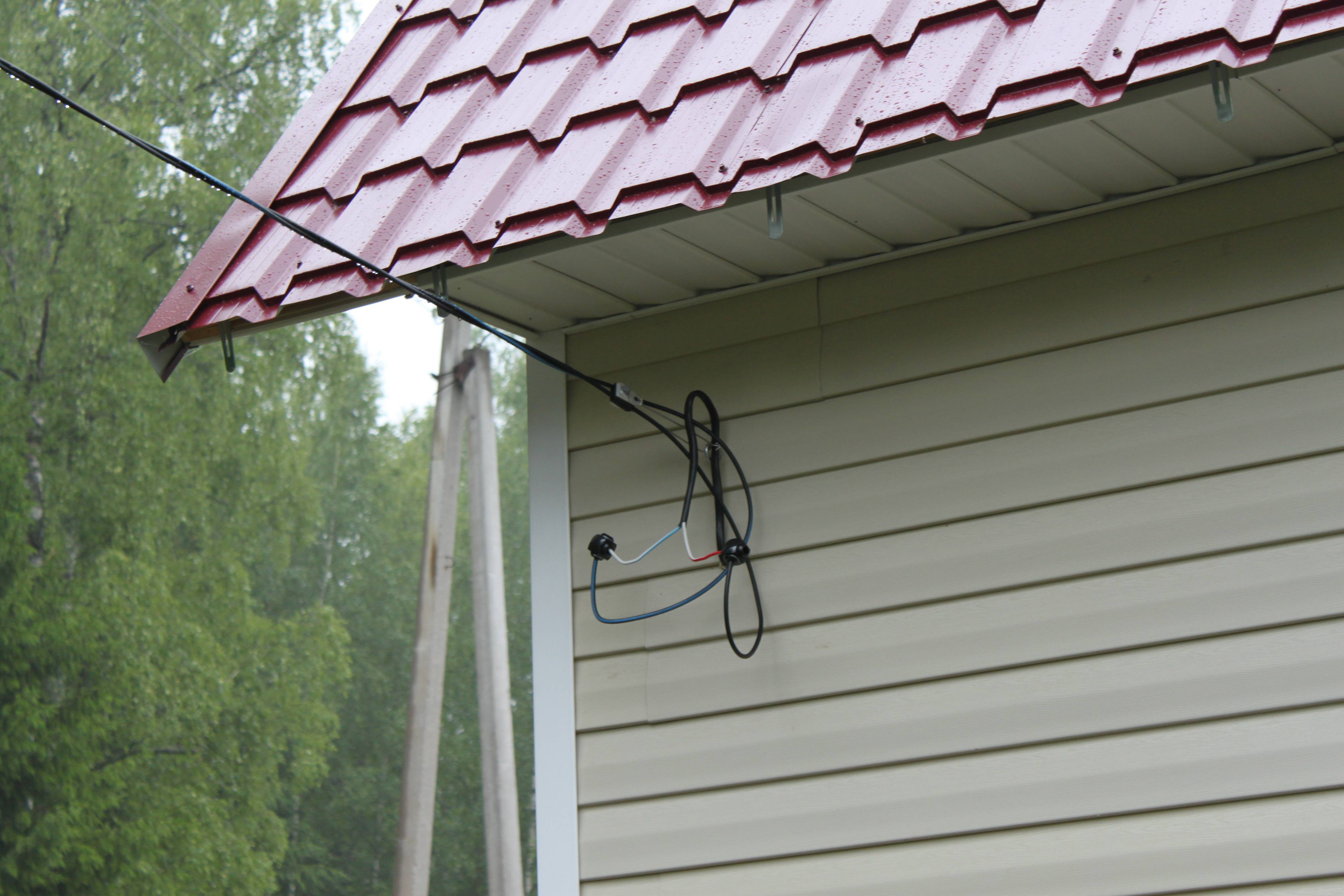 Подводка кабеля от столба к дому. как подключить электричество на даче от столба к дому