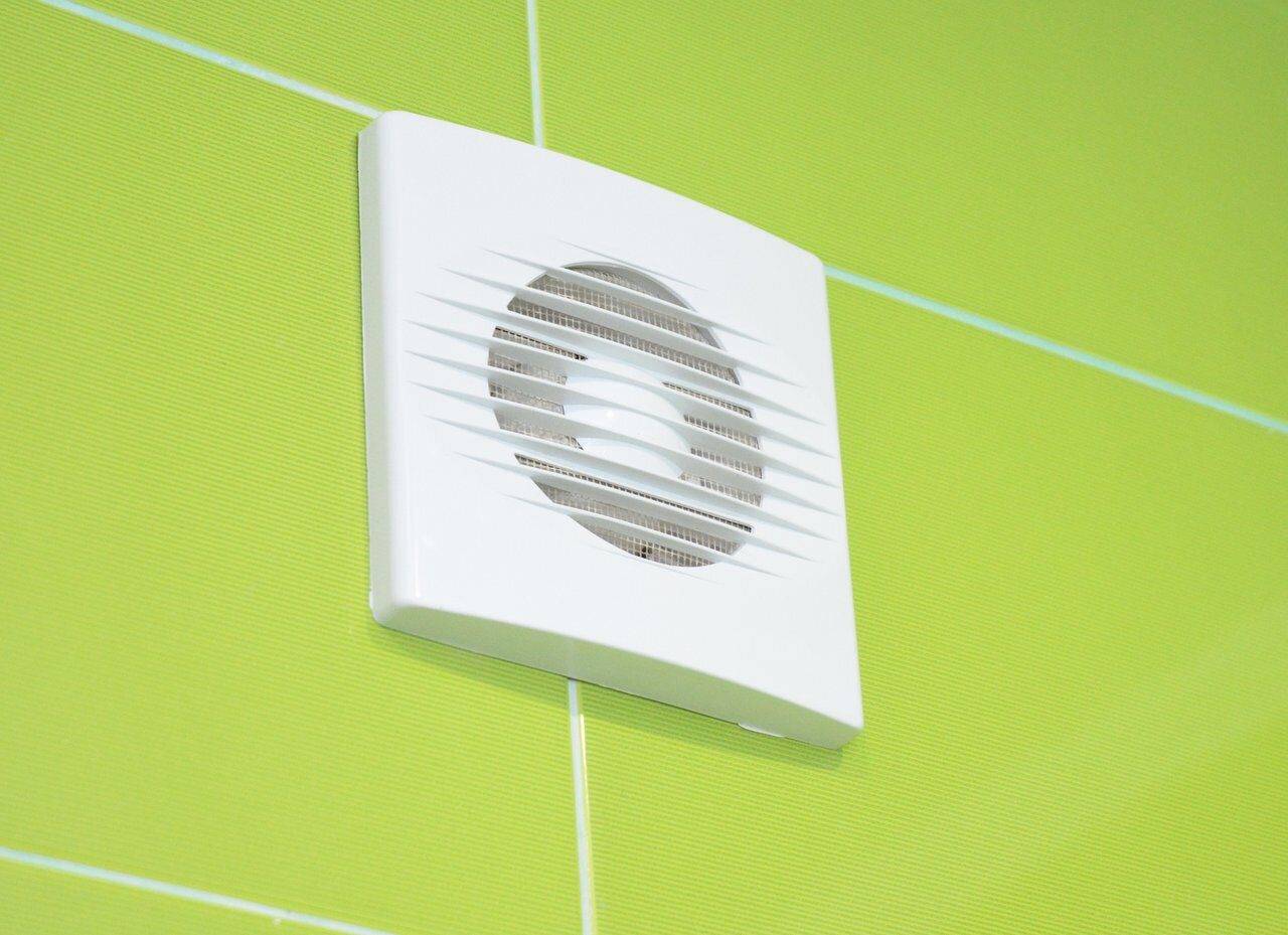 Как выбрать накладной вентилятор для ванной комнаты 2022
