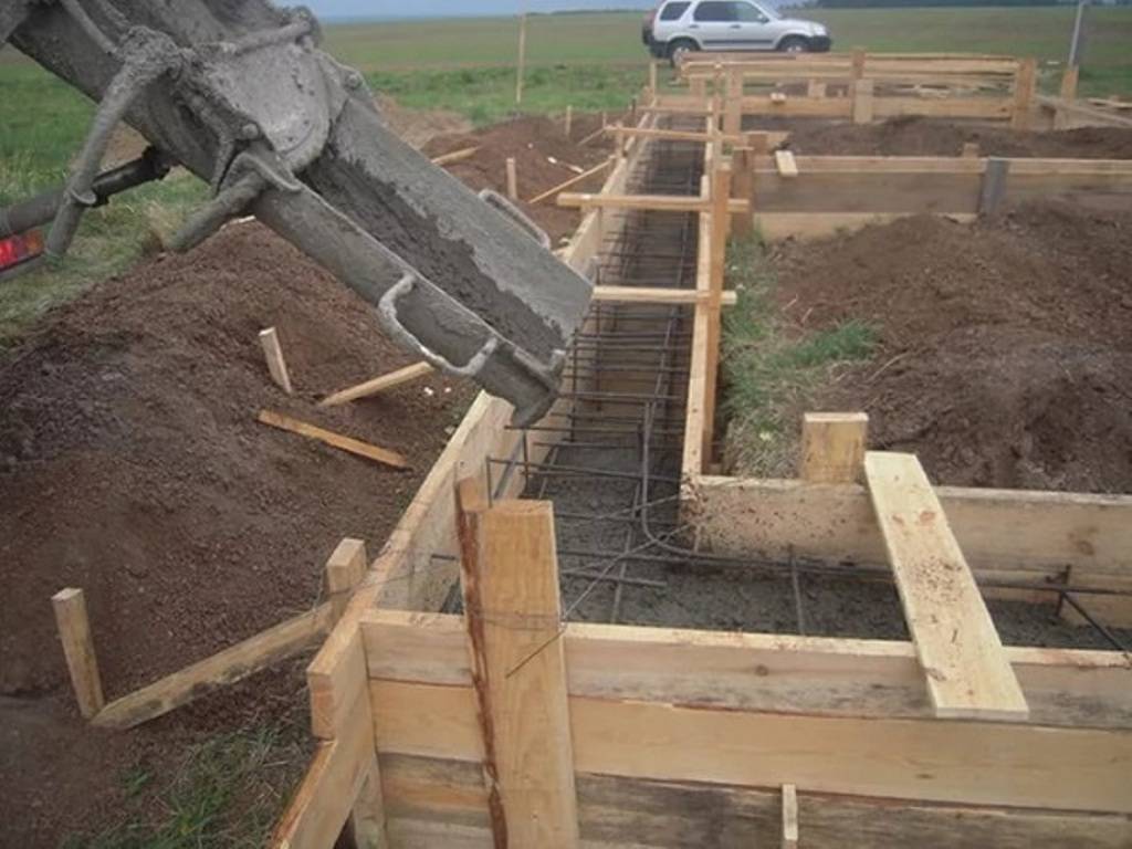 Как правильно заливать фундамент под дом в 2022 году