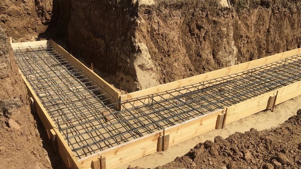 Как сделать подпорную стенку для грунта на склоне? - fundament-help.ru