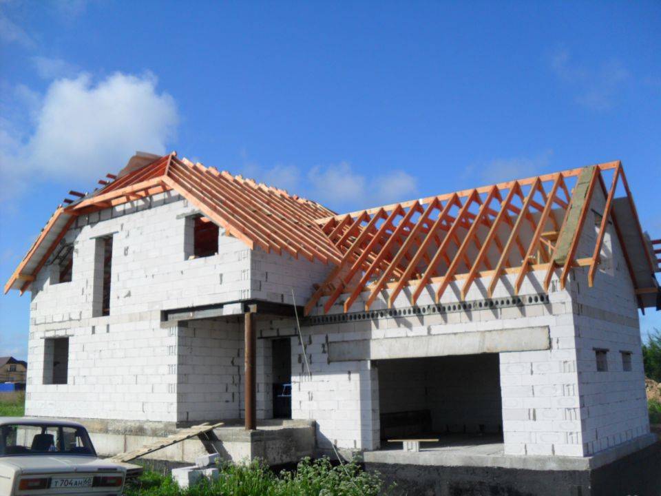 Стропильная система полувальмовой крыши: схема, устройство, монтаж