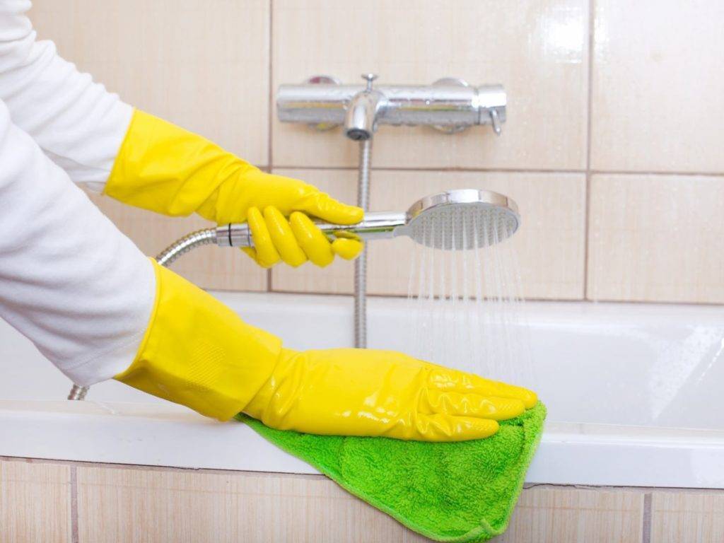Советы от опытных домохозяек как быстро отмыть плитку в домашних условиях