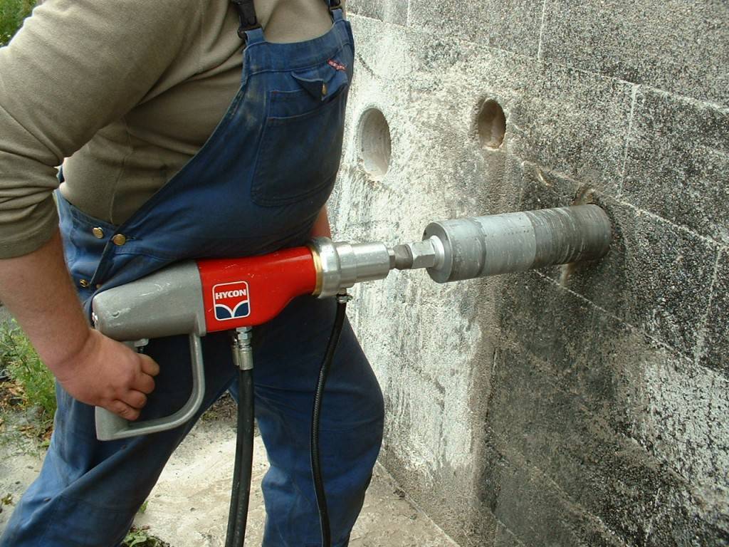 Бурим стены из бетона: инструмент, технология, безопасность