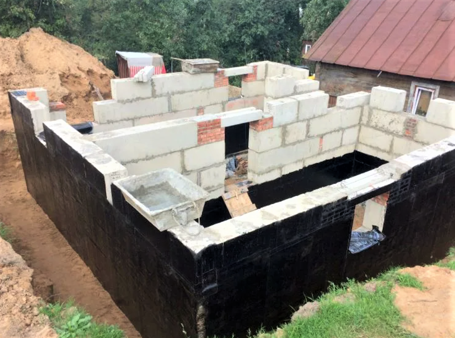 Погреб из газобетонных блоков: требования к стенам подвала, какие материалы и инструменты необходимы для возведения, технология строительства по шагам
