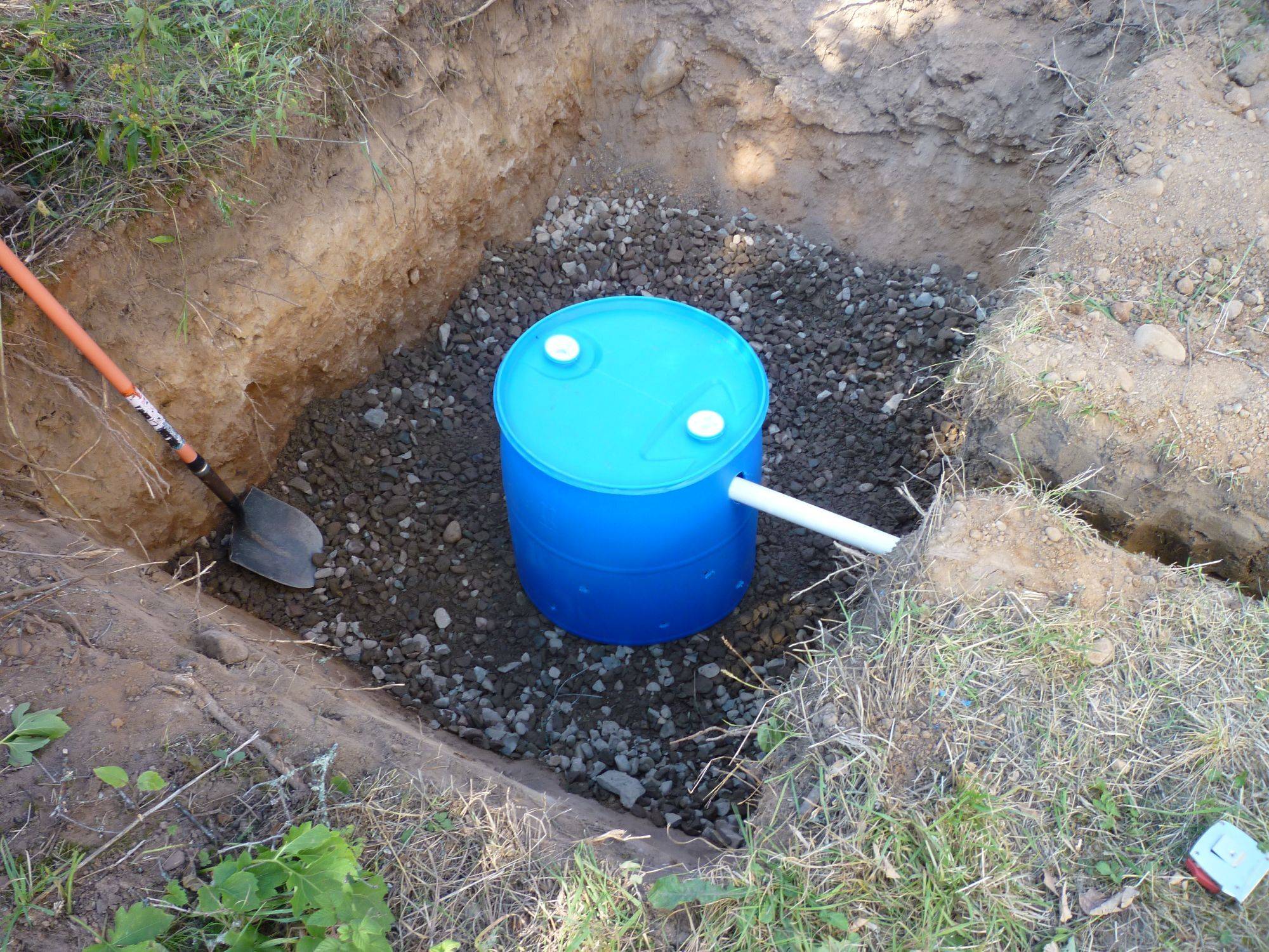 Как сделать выгребную яму дома с насосом и без своими руками: пошаговая инструкция- обзор +видео