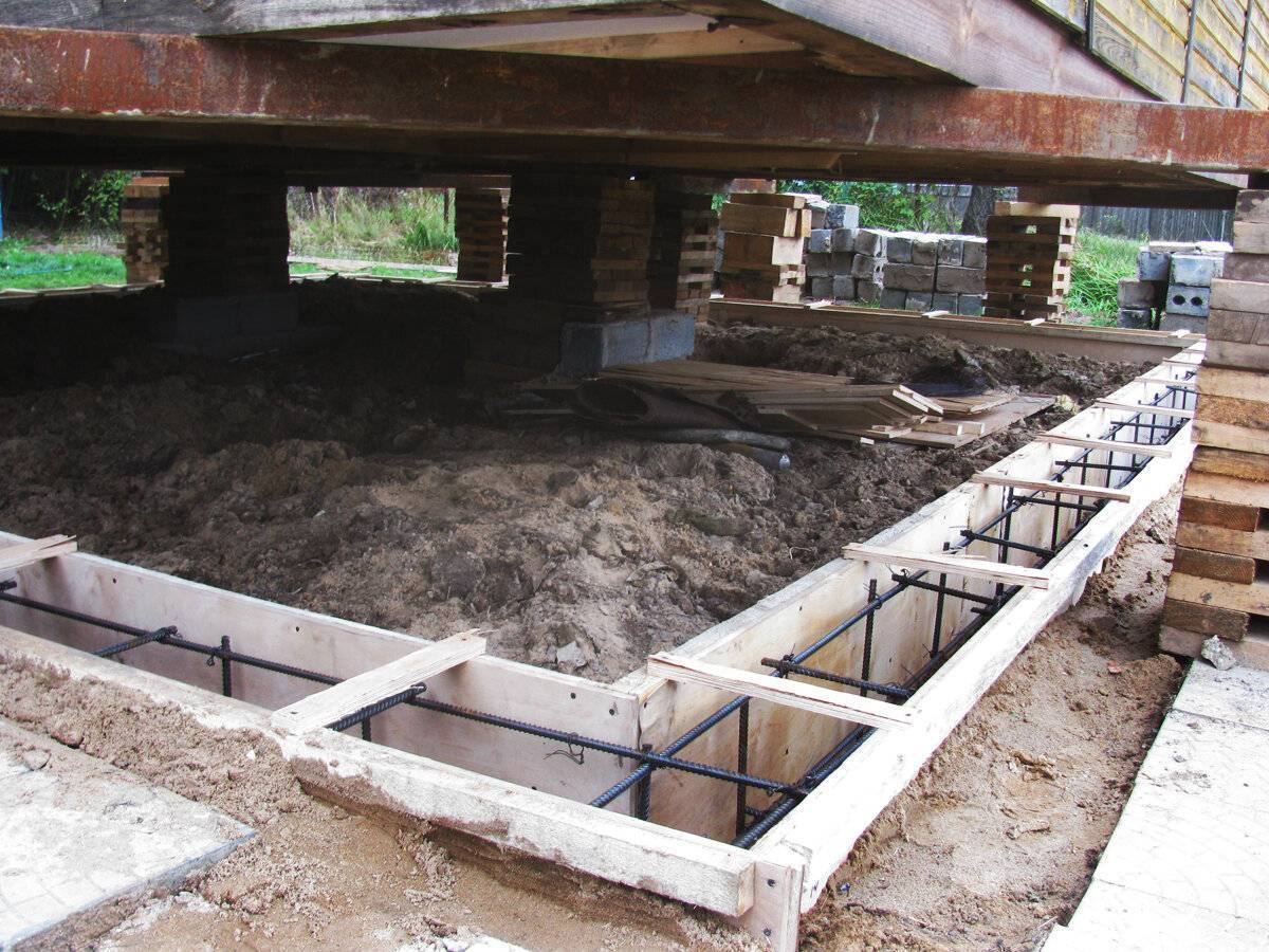Правила ремонта фундамента деревянного частного дома