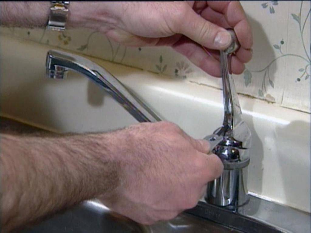 Как починить смеситель, капающий в ванной/кухне +видео