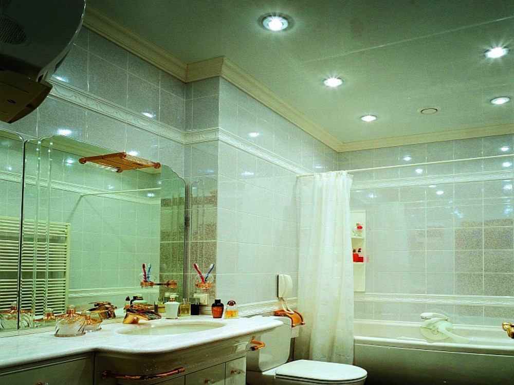 Натяжной потолок в ванной ? какой потолок в ванной лучше