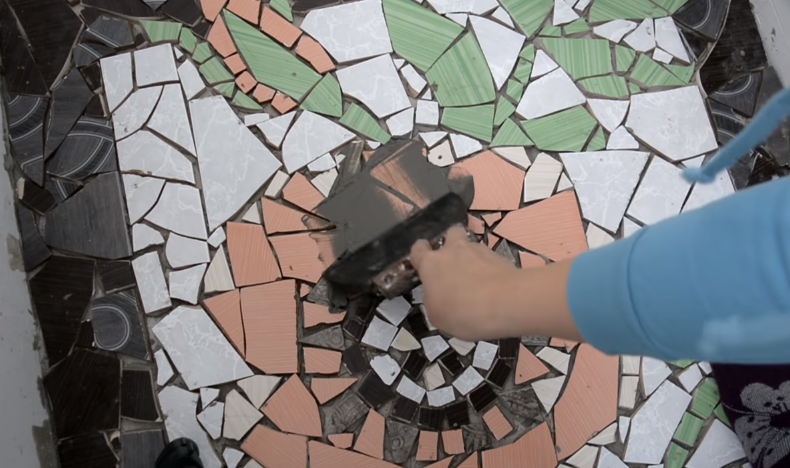 Мозаика из битой керамической плитки своими руками - как сделать и как уложить (+ видео) | своими руками - как сделать самому – ремонт своими руками на m-stone.ru