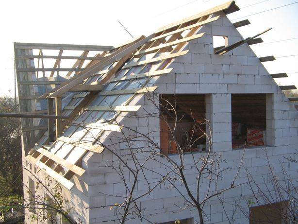 Способы завязывания фронтона двухскатной крыши: расчет, пример монтажа