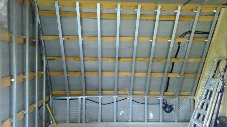Обрешетка потолка под гипсокартон: процесс установки