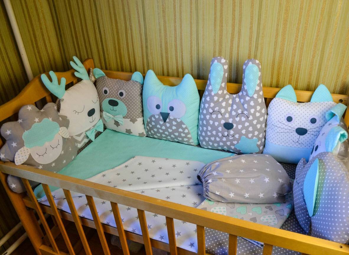 Бортики в кроватку для новорожденных своими руками: инструкция по пошиву качественных мягких бортиков