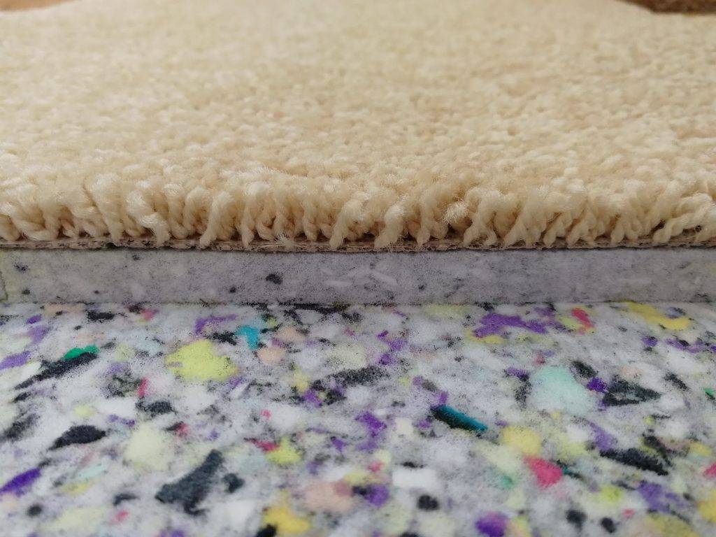 Выбор подложки под ковролин на пол (деревянный, бетонный). преимущества и недостатки подложек (резиновой, пробковой, полиуретановой и др.)