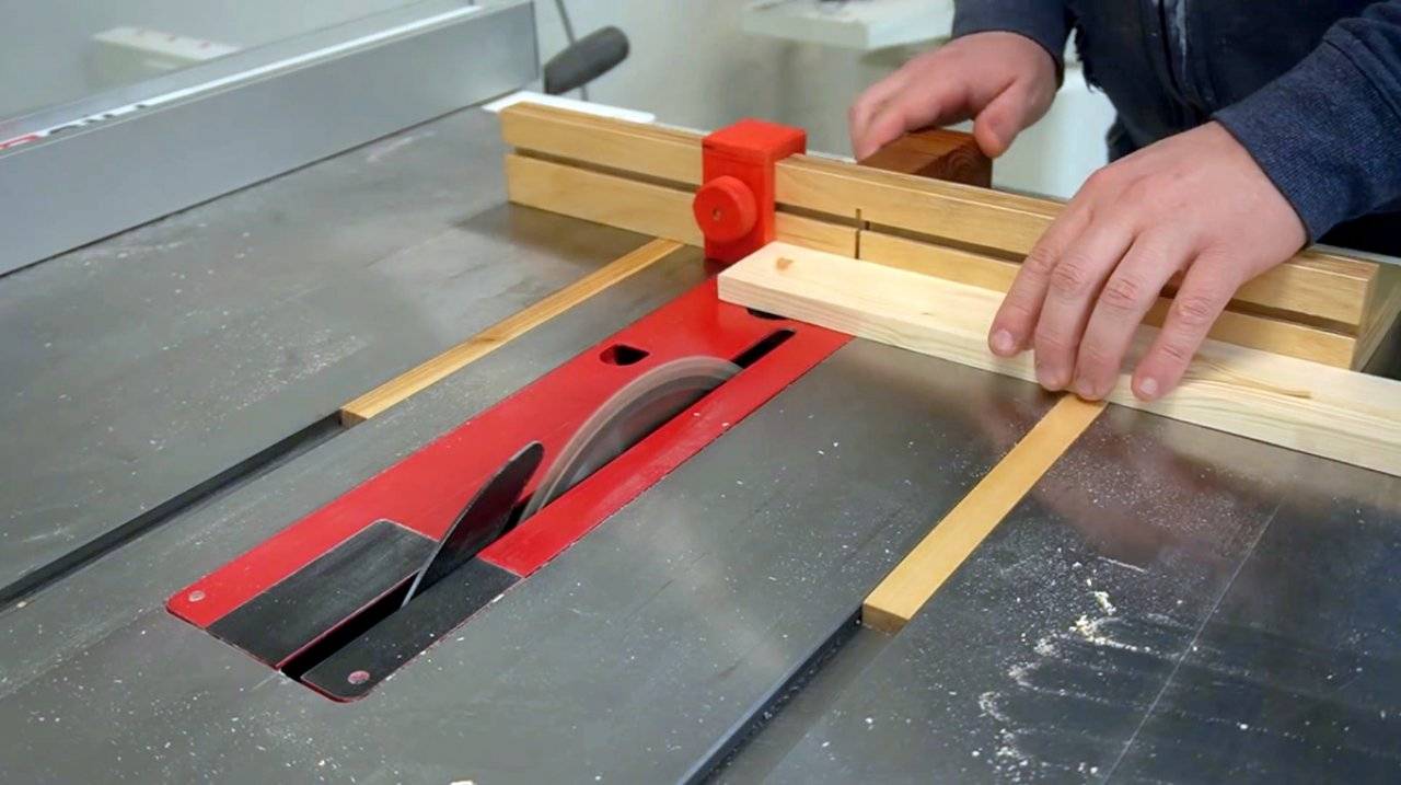 Направляющая для циркулярной пилы из того что есть, своими руками
