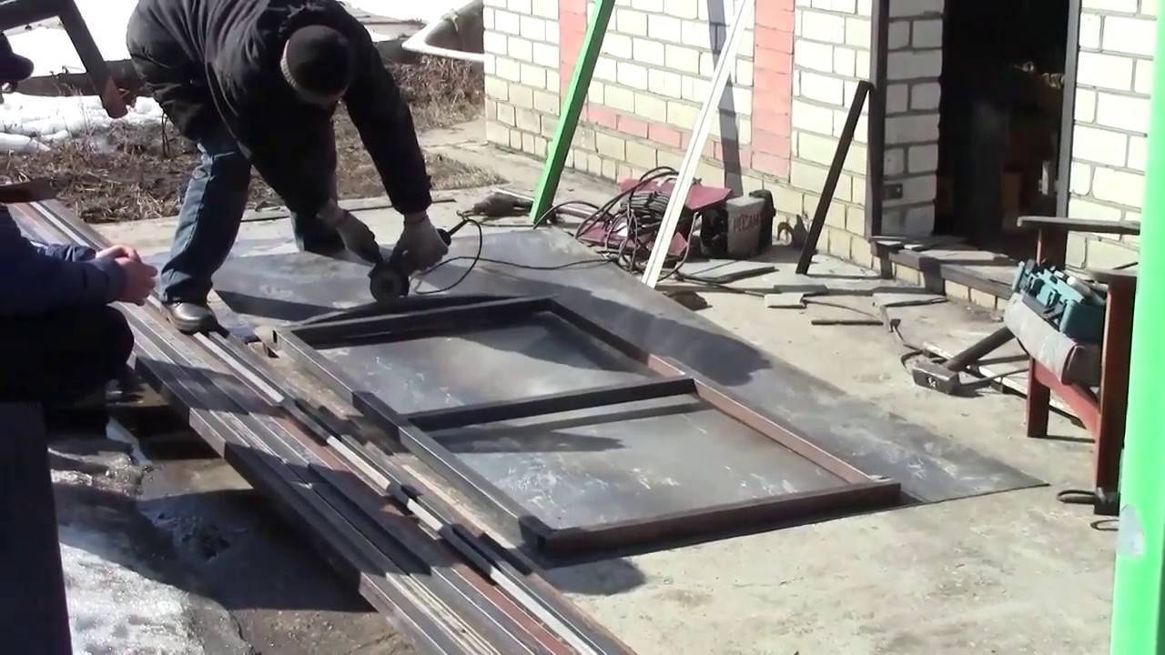 Металлическая дверь своими руками: как сделать + видео