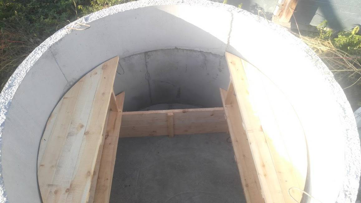 Как построить погреб из бетонных колец?