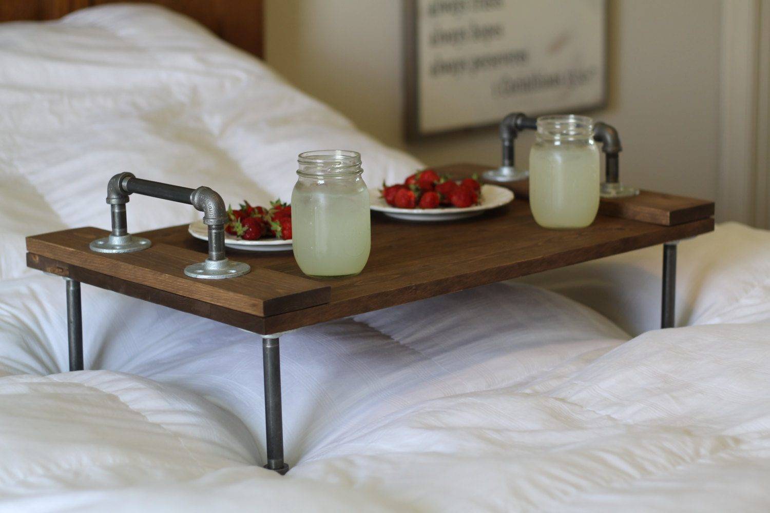 Как называется столик для завтрака в постель - инженер пто