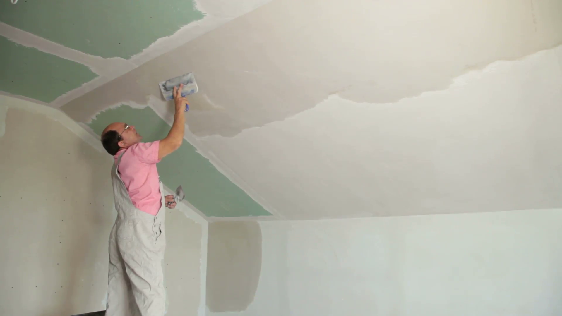 Как покрасить потолок из гипсокартона своими руками