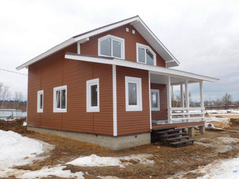 Особенности строительства зимнего дома из бруса для постоянного проживания