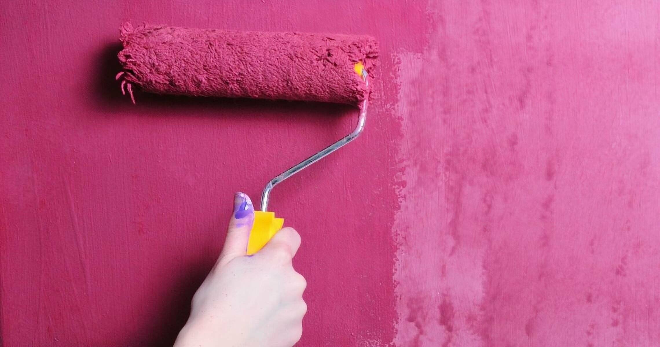 Сколько сохнет краска после покраски. Окрашивание стен. Крашенные стены. Декоративная окраска стен. Окраска стен водоэмульсионной краской.